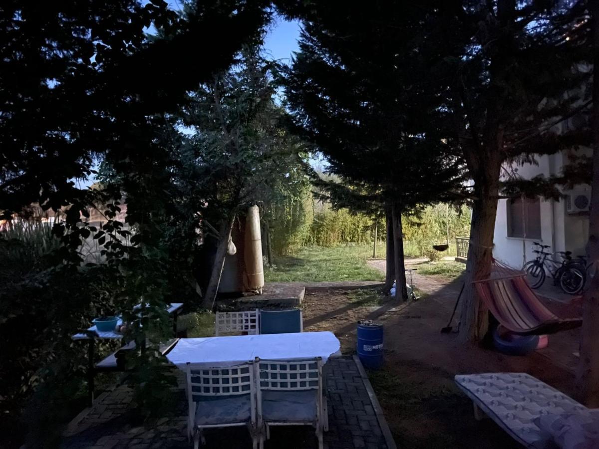 Hotel Garden Villa ARDO Golem  Buitenkant foto
