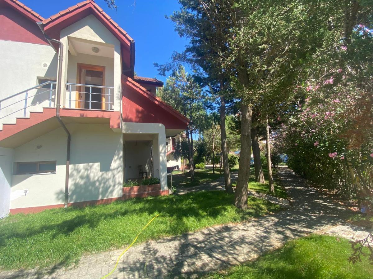 Hotel Garden Villa ARDO Golem  Buitenkant foto
