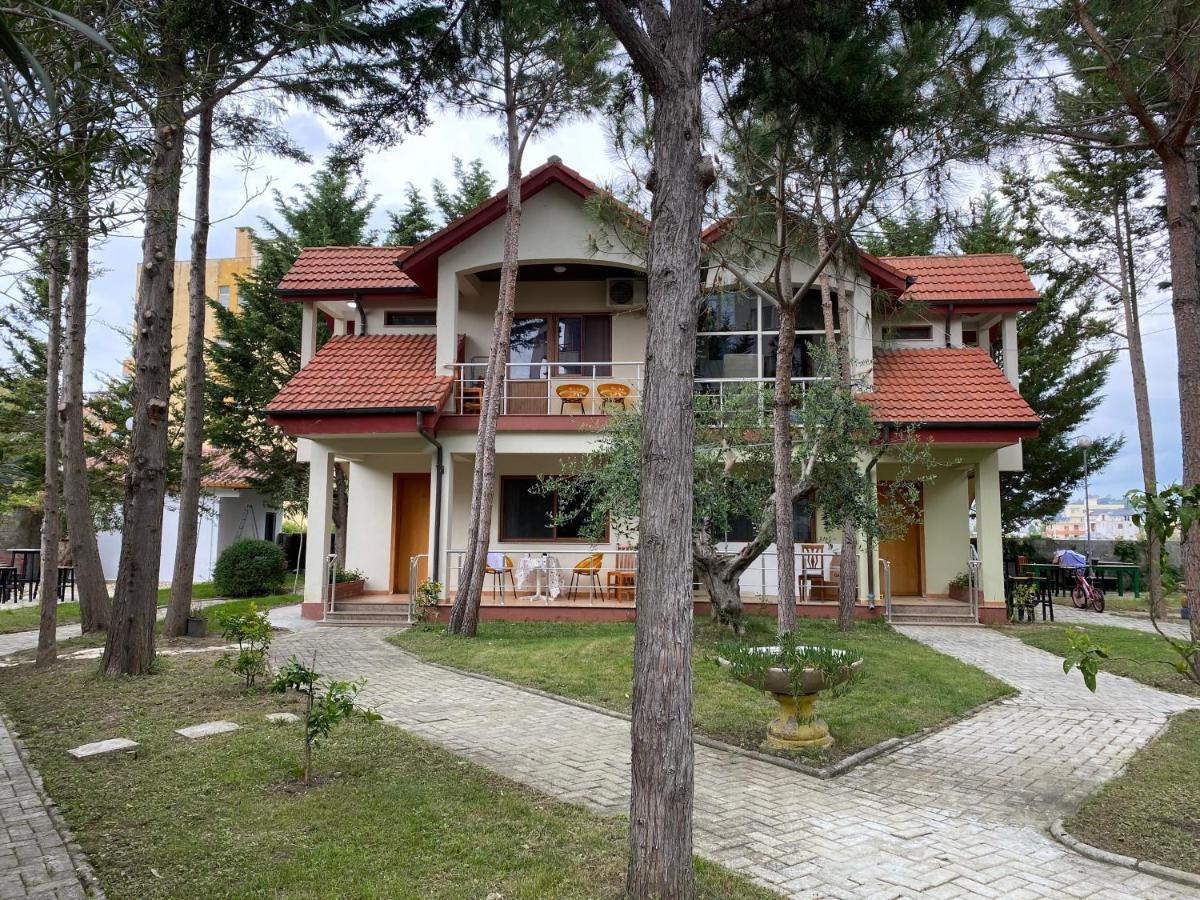 Hotel Garden Villa ARDO Golem  Buitenkant foto