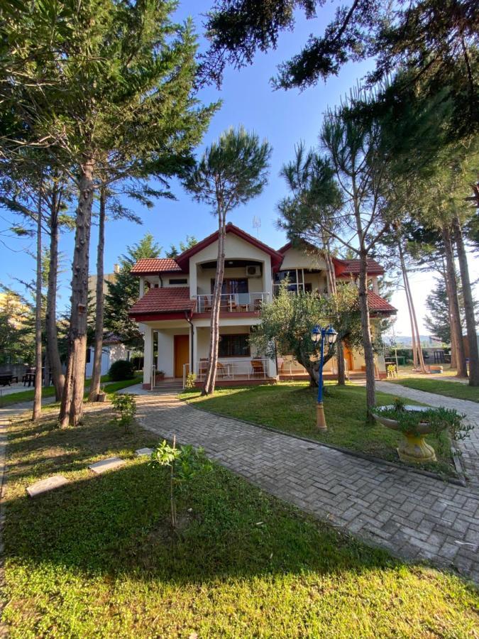 Hotel Garden Villa ARDO Golem  Buitenkant foto